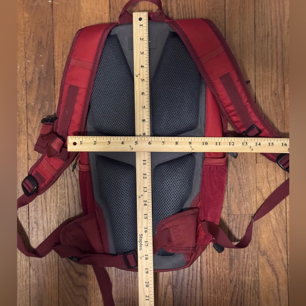Quest Red Hydration Backpack - Picture 3 of 3